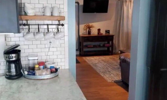 Stapleton House | THE GUEST HOUSE with hot tub