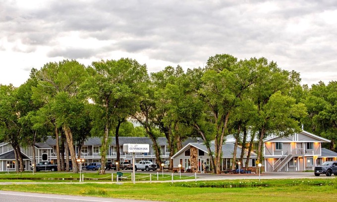 Gunnison Hotel | The Gunnison Inn at Dos Rios Golf Course
