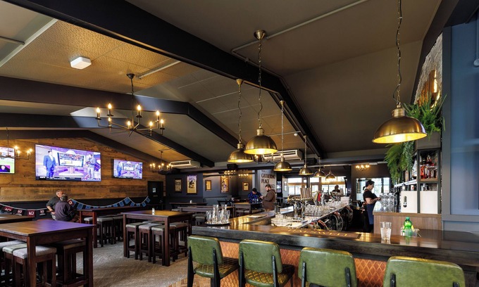 Halswell Hotel | The Halswell