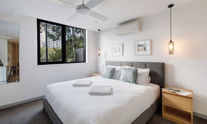 Docklands Apartment | The Haven at Victoria Harbour with Parking and Patio