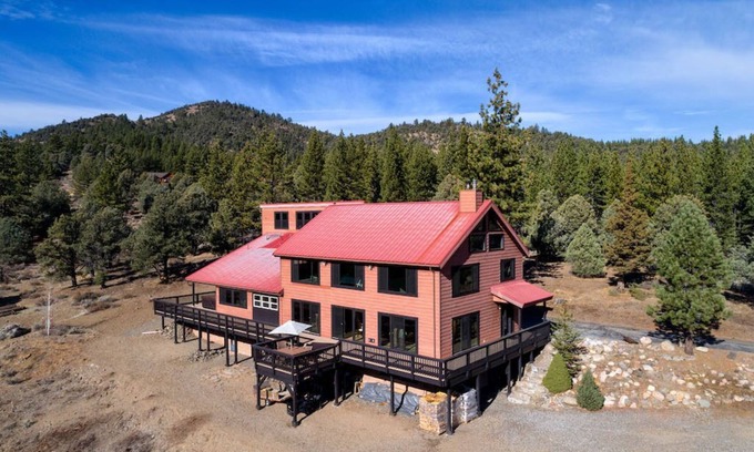 Markleeville Cabin | THE HAWK'S NEST RETREAT - A Stunning Family and Corporate Retreat