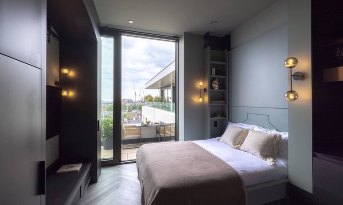 Wandsworth Apartment | The Haydon- Stunning Penthouse Studio with Balcony