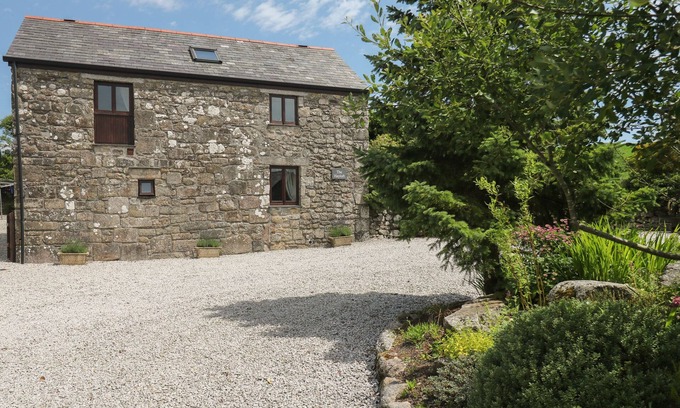 St. Neot Cottage | THE HAYLOFT, pet friendly, character holiday cottage in St Neot