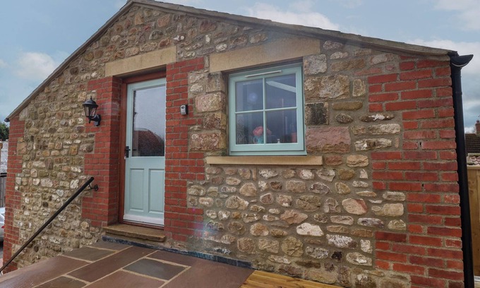 Richmond Cottage | THE HAYLOFT, pet friendly, with a garden in Brompton-On-Swale