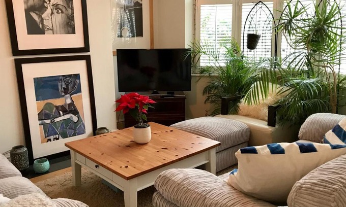 Headington House | The Headington Orchard - 3 Bedroom House - large garden & parking