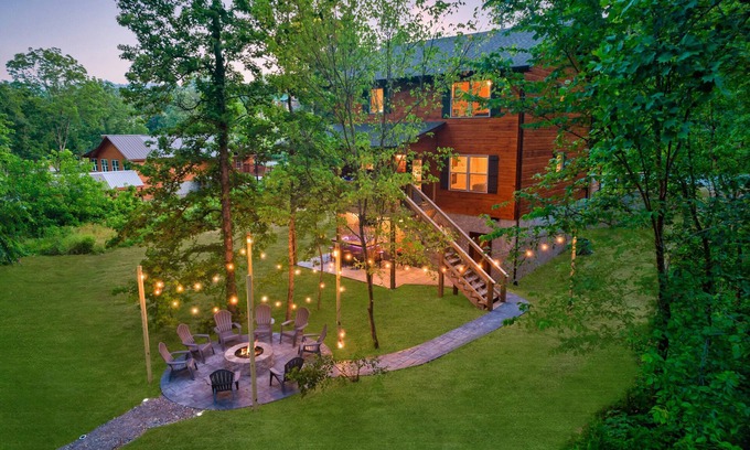 Caton Cabin | The Heart of The Smokies/between Pigeon Forge/Gatlinburg/Perfect for All Ages!