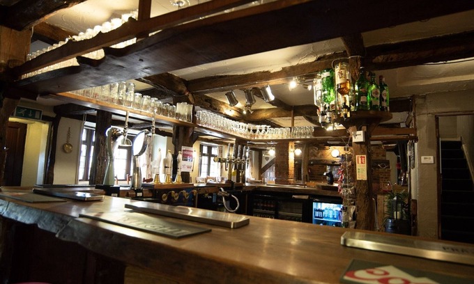Heath and Reach Hotel | The Heath Inn