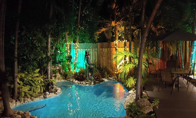 Old Town House | The Hemingway Caribbean Townhome & Private Pool Near Beach in charming Key West