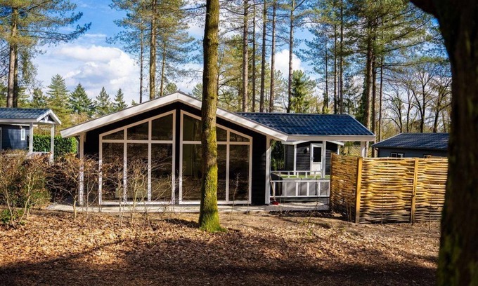 Municipality of Rhenen House | The Heuvelrug Cottage, with hot tub for 6 people is fully equipped!