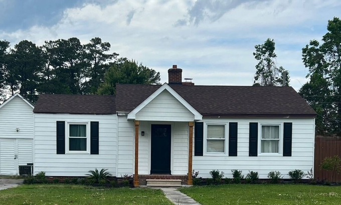 Havelock House | The Hiatt House, 1800sf Wedding Lodging or Executives an unexpected elegant gem