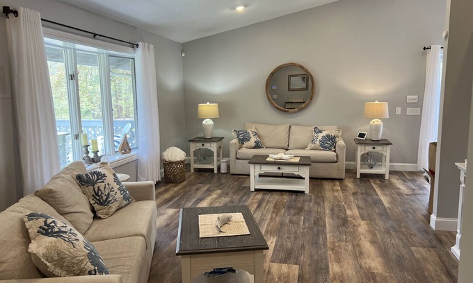Kenyon Apartment | The Hideout - Woodsy Retreat 10 minutes from Charlestown Beach