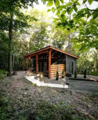 Logan Apartment | The Hillside Retreat - Cozy container home with Hot tub and Fire pit