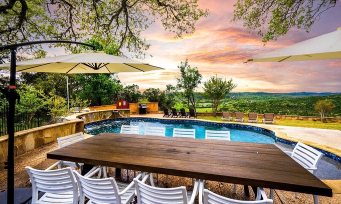 Helotes House | The Hilltop Grand Oasis