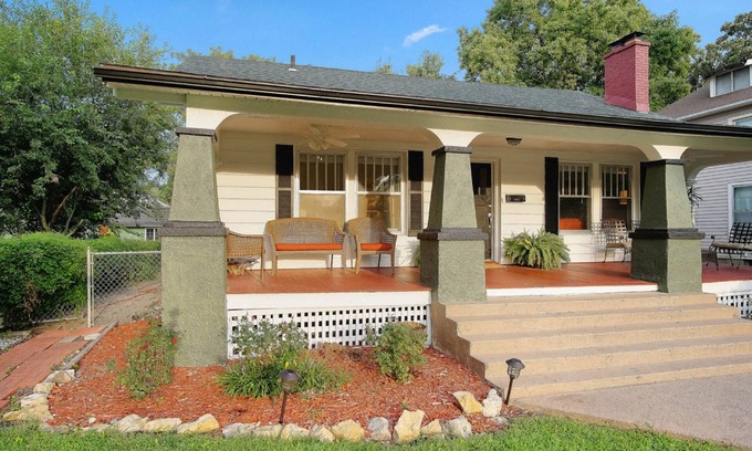 Olathe House | The Historic Chestnut House