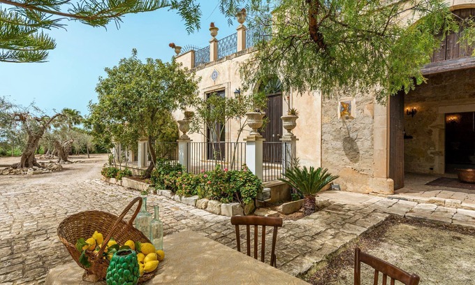Vittoria House | The Holiday & Art Seahorse HousenTenuta Bastonaca - Casale "Moresco"nnn