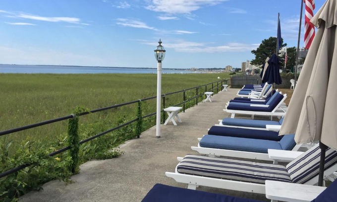 Scarborough Hotel | The Holiday House Inn & Motel