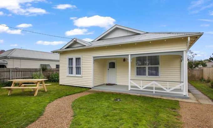 Bairnsdale House | The Home Sweet Home