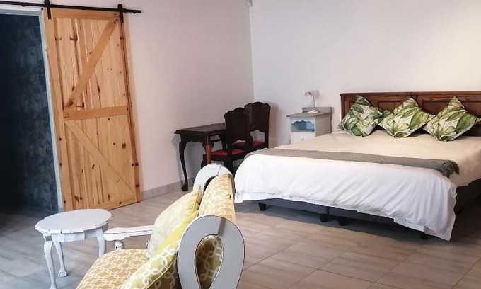 Komani House | The House Guesthouse-Fox's Lair, bachelor apartment near schools