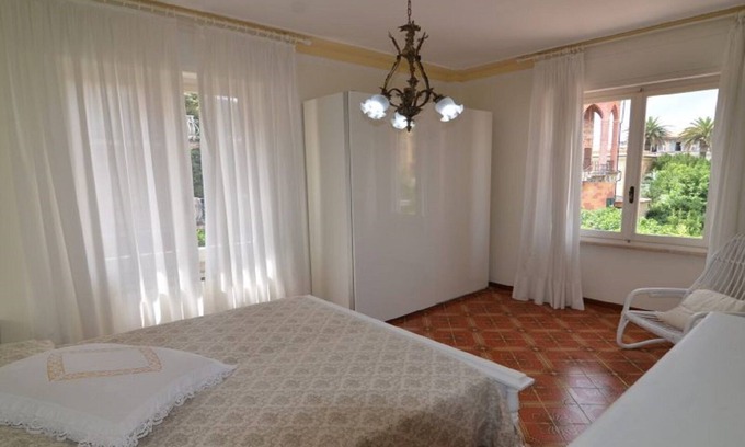 Levanto Apartment | The house of Ambra, 100m. from beach, balconies-parking-wi-fi- A. C.- ascens
