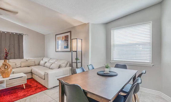 El Paso House | The Hummingbird Sunset Home, West Side