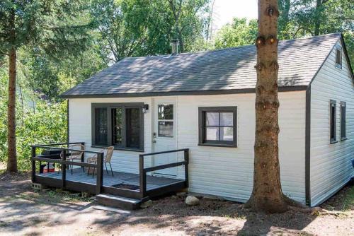 Fenelon Falls House | “The Hydrus” cozy 2 bedroom cottage