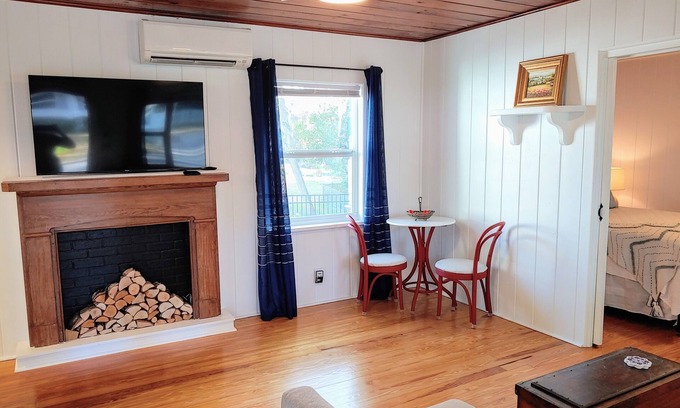 Mount Dora House | The Idle Hour Cottage - Walk to Downtown!