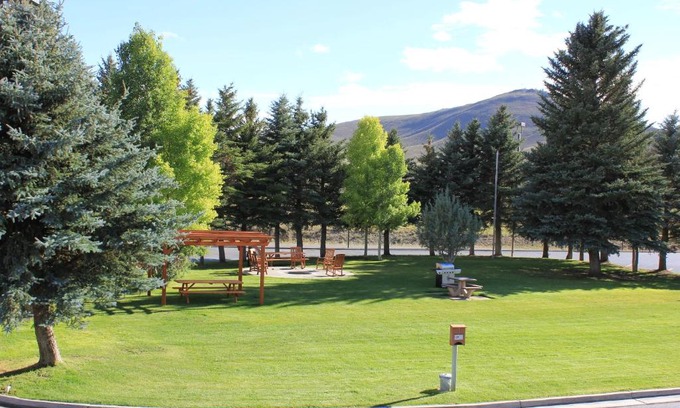 Gunnison Hotel | The Inn at Tomichi Village