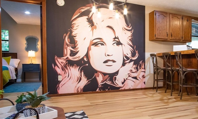 Caton House | THE IRIS @ DOLLYS DRIVE * Wifi Grill Woods Mtns