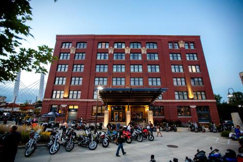 Fifth Ward Hotel | The Iron Horse Hotel