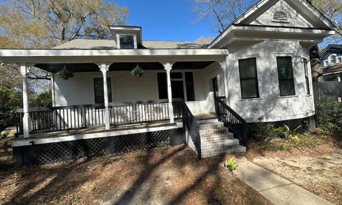Bogalusa House | The Isabella - Beautifully Revived Historic House - 2 blocks from the IP Mill