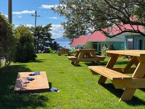 Woods Bay Hotel | The Islander Inn