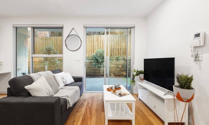 Glen Iris Apartment | The Ivory Well connected Suburban Seclusion