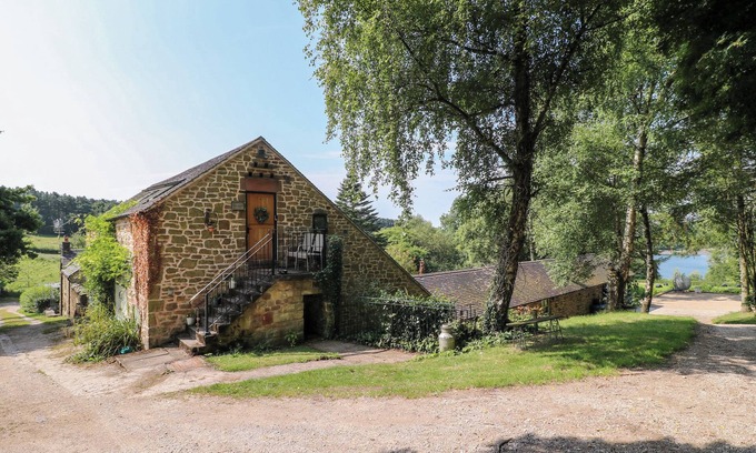 Hulland Ward Cottage | THE IVY BARN, pet friendly, character holiday cottage in Kirk Ireton