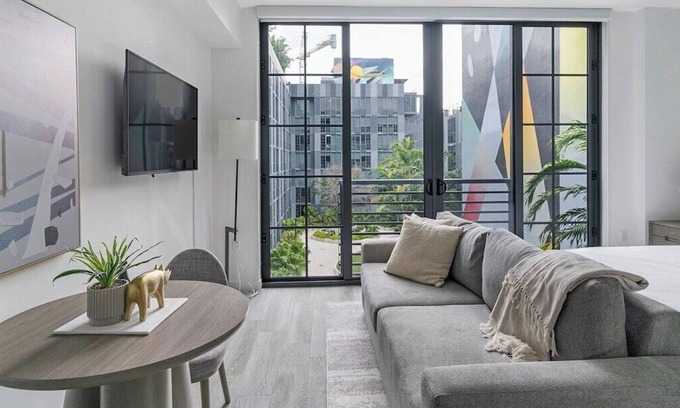 Wynwood Art District Apartment | The Juliet II Vibe 8695