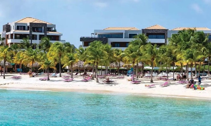 Sint Michiel Villa | The June - Blue Golf Getaway