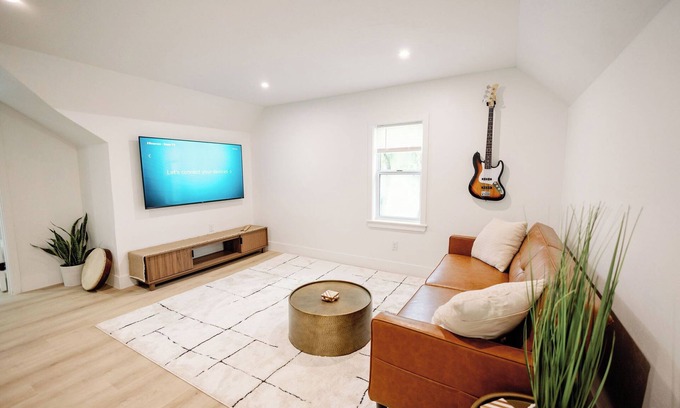 Gainesville Apartment | The Key Reno'd Historic 1BD! 1 Mile to UF & DT