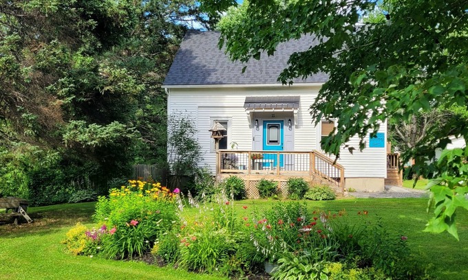 Kingsclear House | The King's Hideaway/hot tub/18 min.away to F’ton shops&rest/golf Mactaquac Park