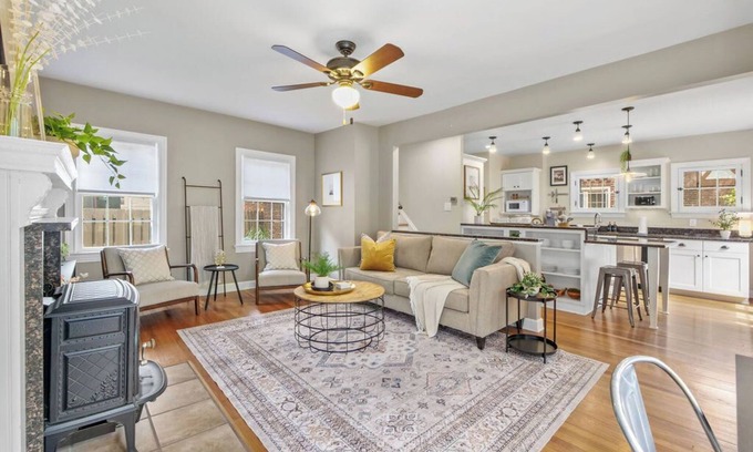 Cleveland House | The Knocking Bird- Mins to CLE Clinic