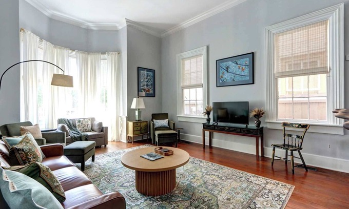 Savannah Victorian District Apartment | The Koi Retreat, Victorian | Huge Porch | Parking
