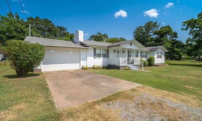 Salina House | The Lake House At Hudson