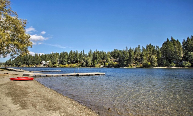Rathdrum House | The Lake House in Rathdrum w/Beach & Fire Pit