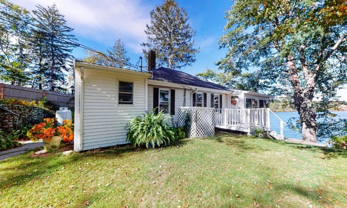 Plymouth House | The Lake House