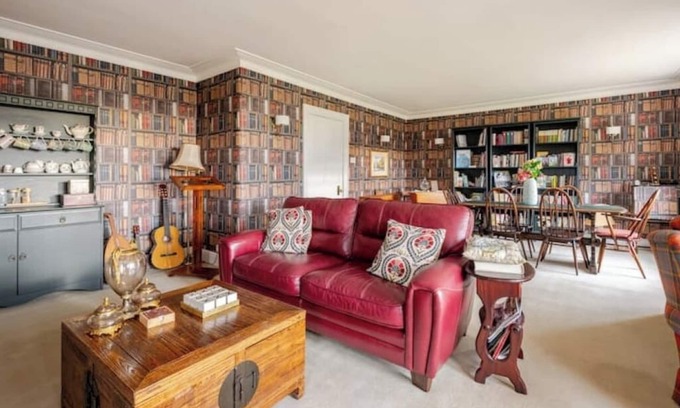 Kinross Bed & Breakfast | The Lake Room 40 mins Edinburgh, 10 mins Loch Leven, 25 mins Sterling Castle