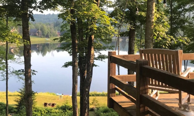 Hunter Cabin | THE LAKEFRONT CHALET - SKI, RIDE, GOLF, BIKE, HIKE