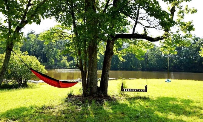 Douglasville Villa | The Lakehouse - 7BR Villa, 5 Acres, Group Retreat