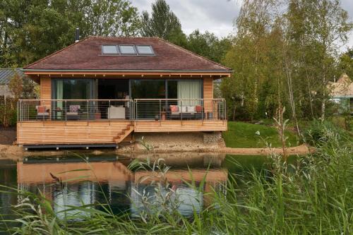 Lechlade Apartment | The Lakes By YOO