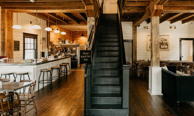 La Grande House | The Landing Hotel and Dining