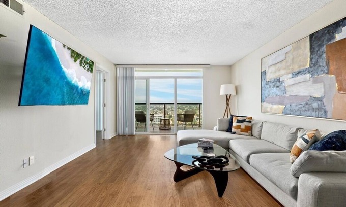 Marina Peninsula Apartment | The Lapis Haven - Ocean views 3BR Retreat Pool, Gym jacuzzi.