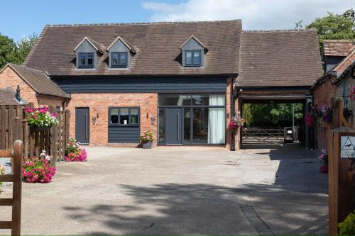 Eaton Mascott House | The Lawley
