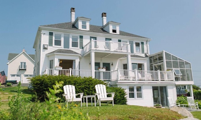 Boothbay Harbor Hotel | The legendary Admirals Suite! Boothbay Harbor 2-Room King Suite w/Bedroom and study